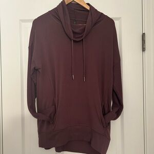 Gaiam Women’s size Medium yoga/athletic tunic.